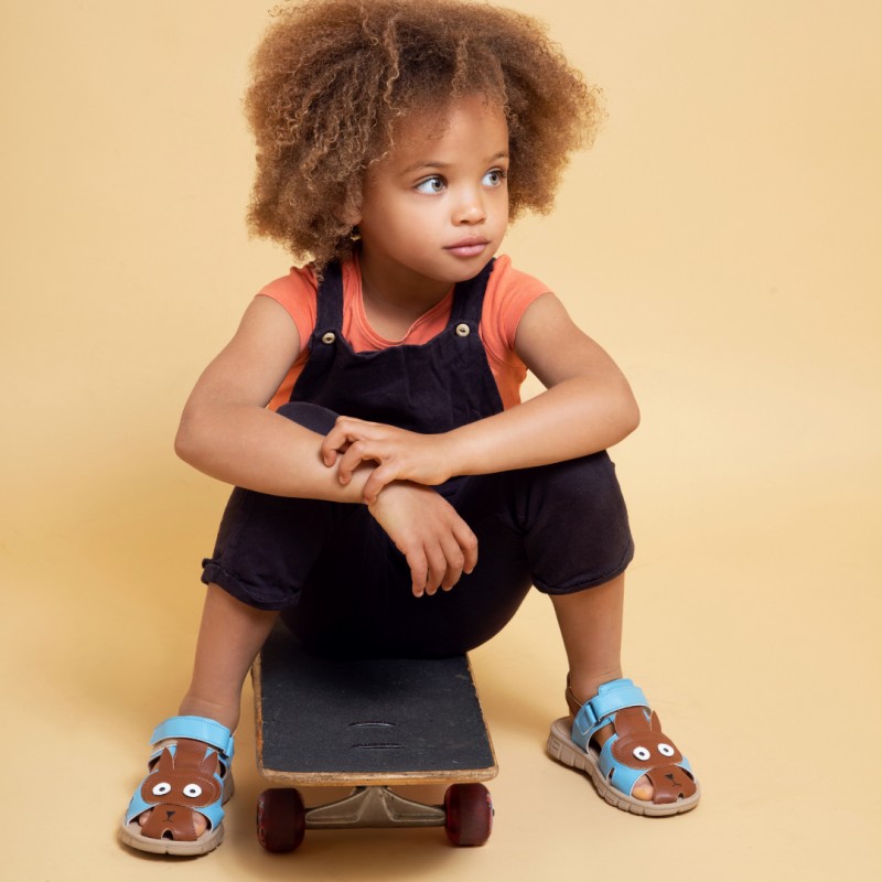 Sandales véganes écologiques pour enfants.
